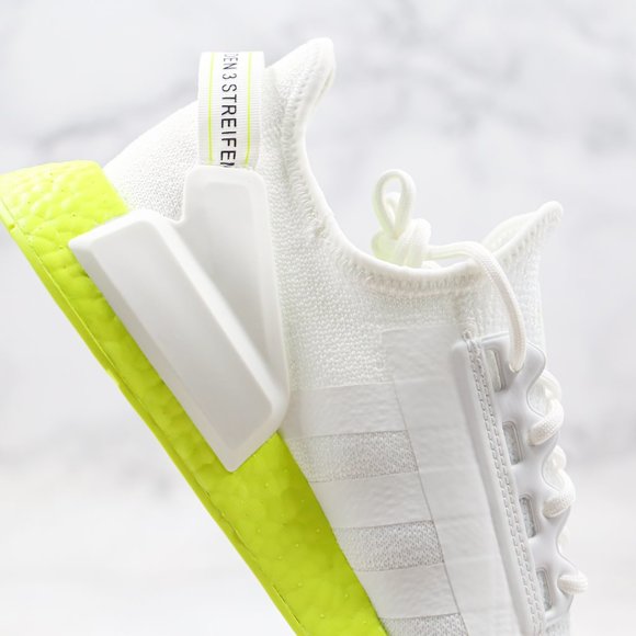 Athletic_Shoes